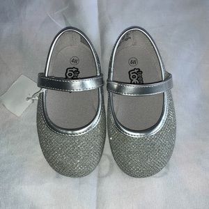 Silver size 4w dress shoes NWT